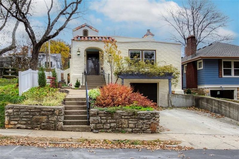 4815 Fairmount Ave, Kansas City, MO 64112
