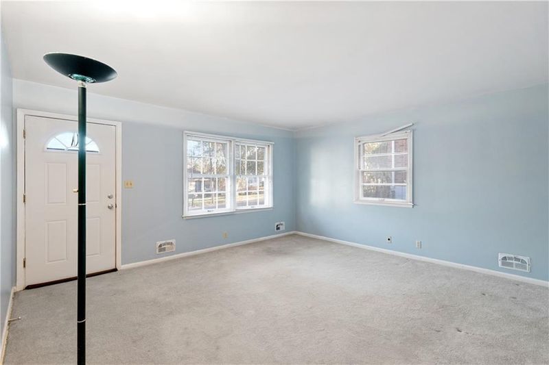 9221 E 52nd St, Kansas City, MO 64133
