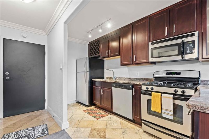 700 E 8th St #6S, Kansas City, MO 64106