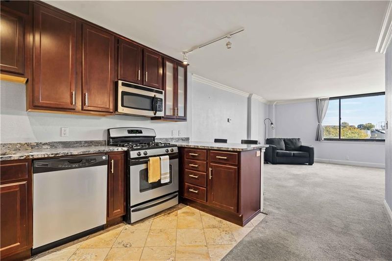 700 E 8th St #6S, Kansas City, MO 64106