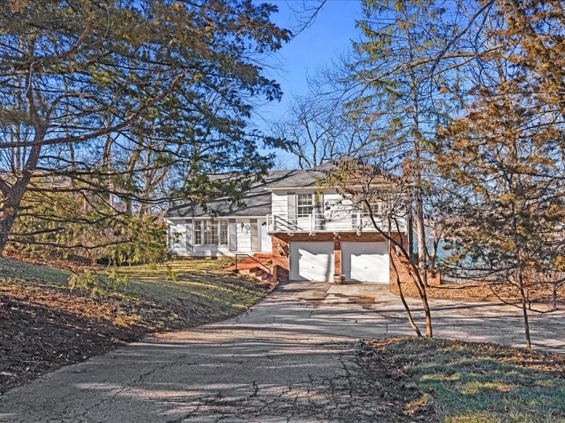 158 Terrace Trail South St, Lake Quivira, KS 66217