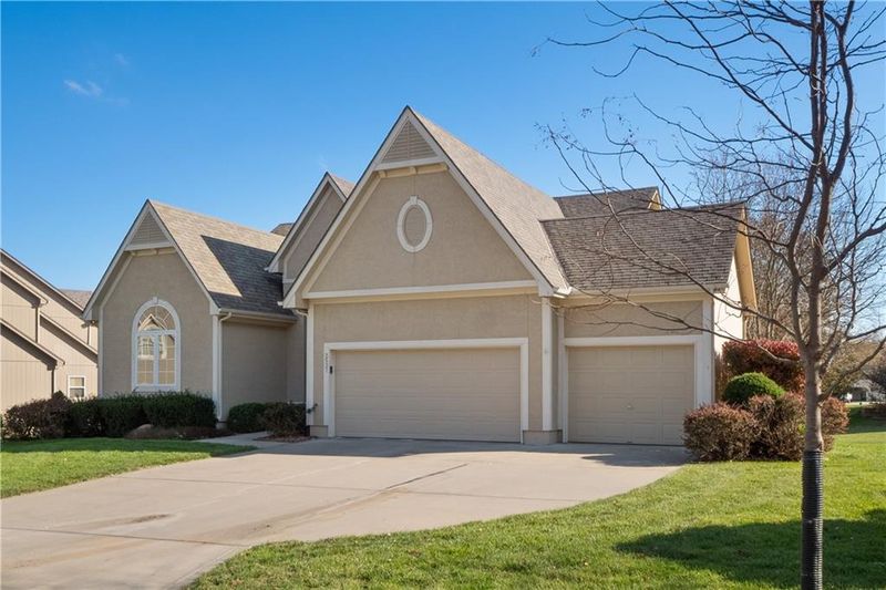 2537 SW Wintervalley Ct, Lee's Summit, MO 64081