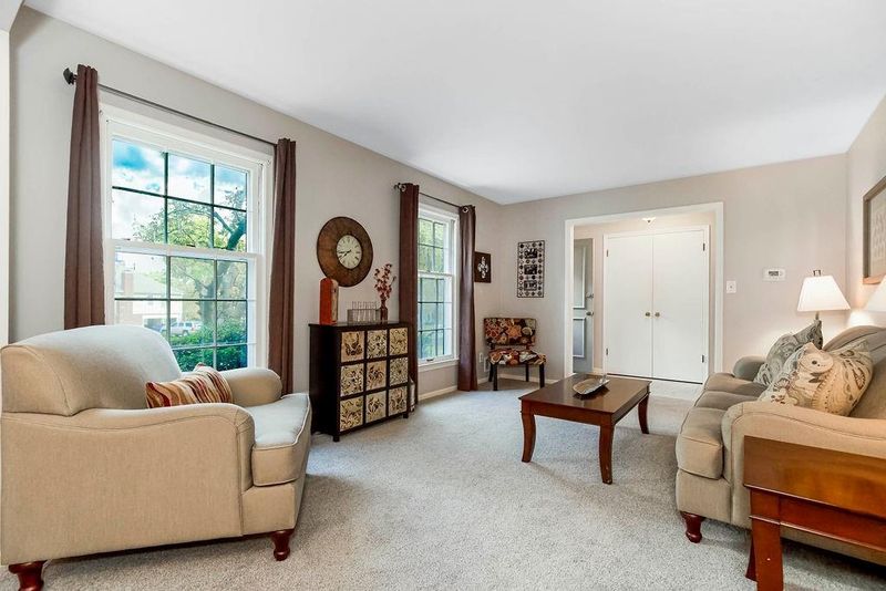 8524 W 88th Ter, Overland Park, KS 66212