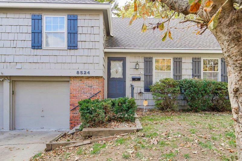 8524 W 88th Ter, Overland Park, KS 66212