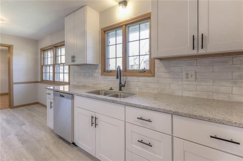 8336 Willow Way St, Raytown, MO 64138