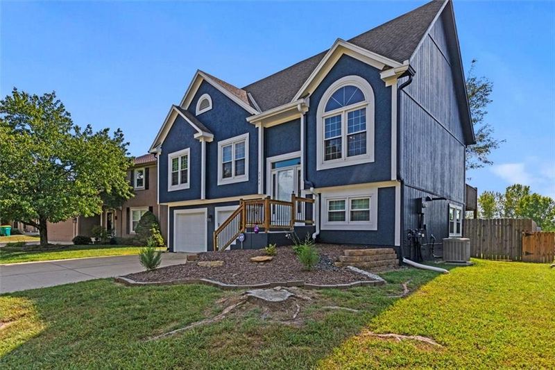 6366 Stevenson St, Shawnee, KS 66218