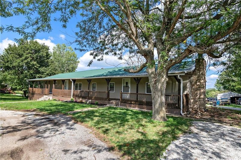 8811 S Corn Rd, Oak Grove, MO 64075