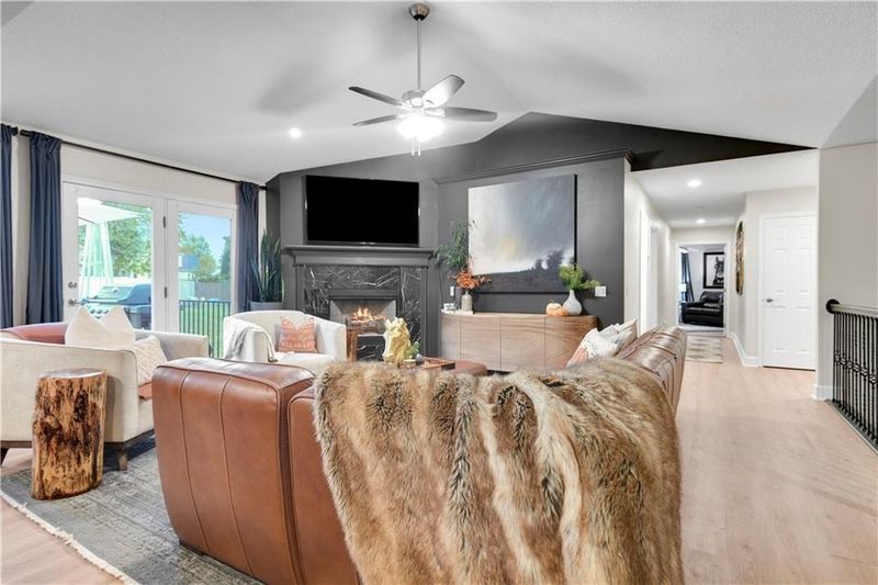 121 E Colleen Ct, Gardner, KS 66030