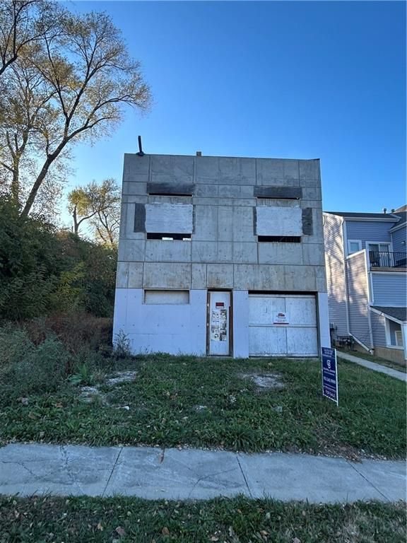 2922 Summit St, Kansas City, MO 64108