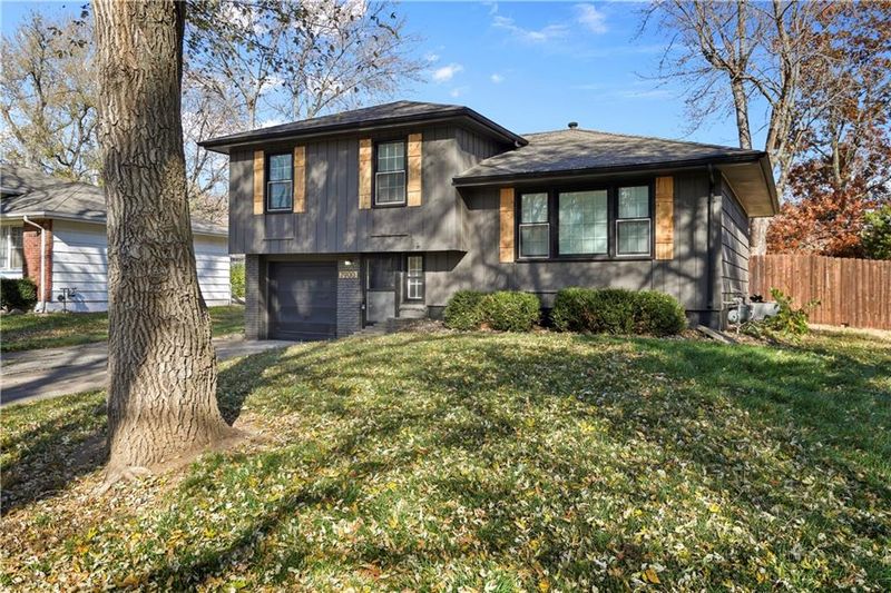 7900 E 93rd St, Kansas City, MO 64138