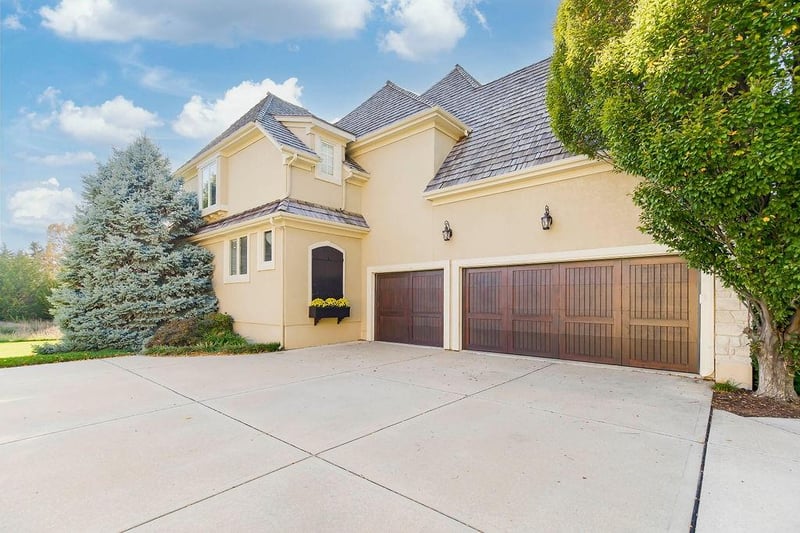 5811 W 140th Ter, Overland Park, KS 66223