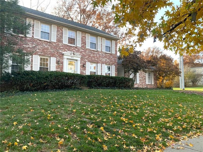 9810 Connell Dr, Overland Park, KS 66212