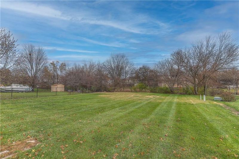 809 S Park Dr, Raymore, MO 64083