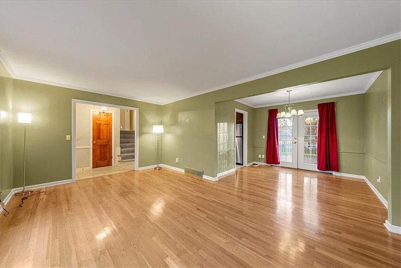9220 Larsen Dr, Overland Park, KS 66214