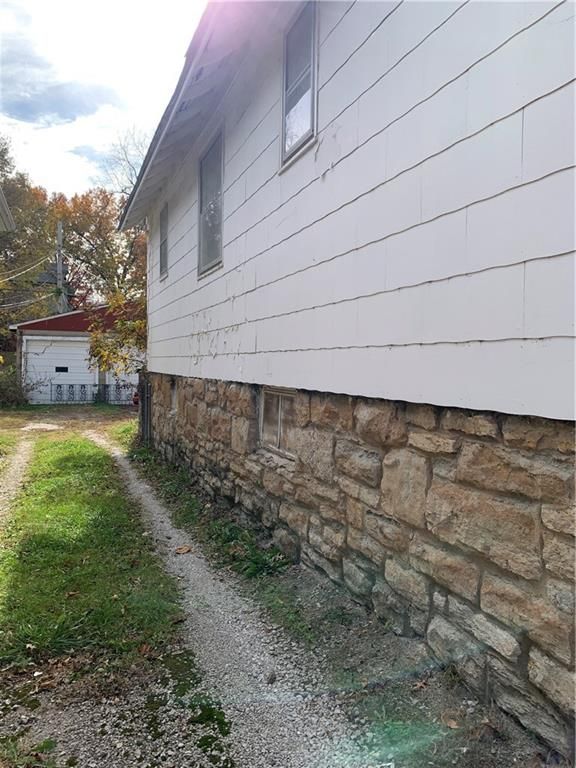3103 E 27th St, Kansas City, MO 64127