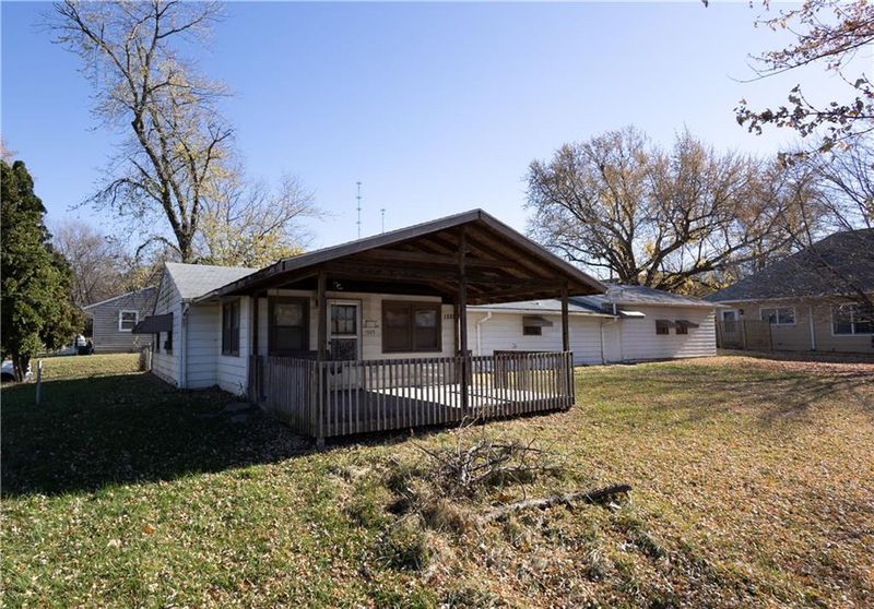 1605 S 13th St, St Joseph, MO 64503