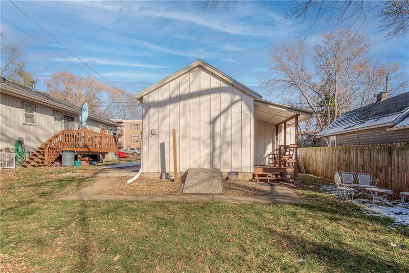 4116 Roanoke Rd, Kansas City, MO 64111