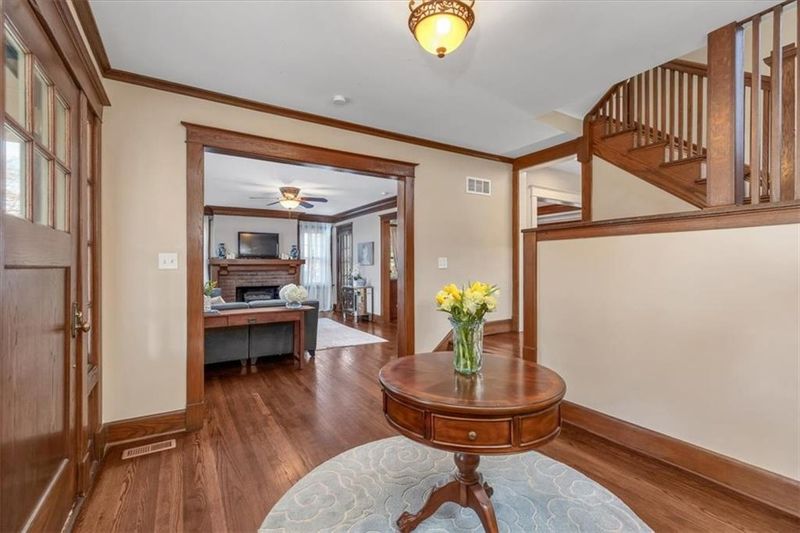 5909 Brookside Blvd, Kansas City, MO 64113
