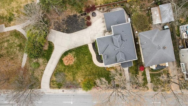 5909 Brookside Blvd, Kansas City, MO 64113