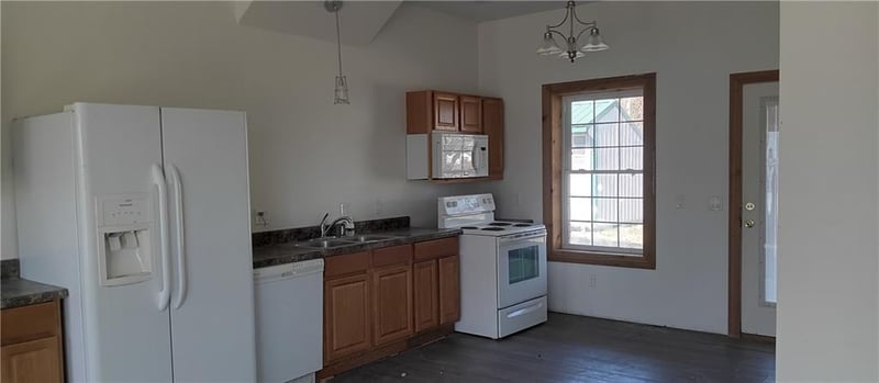 610 S Mckinley Ave, La Harpe, KS 66751