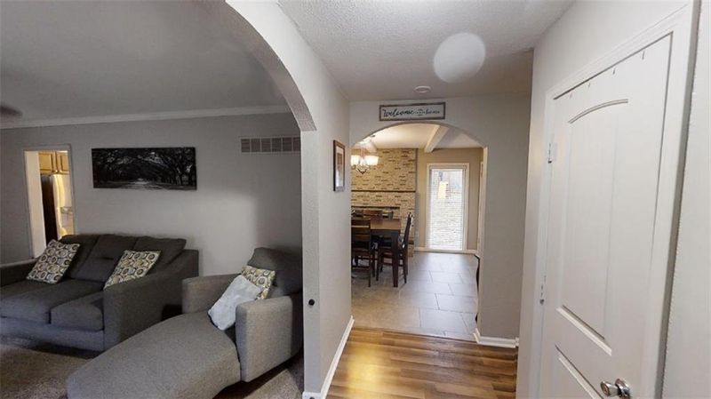 16008 E 40th Ter S, Independence, MO 64055