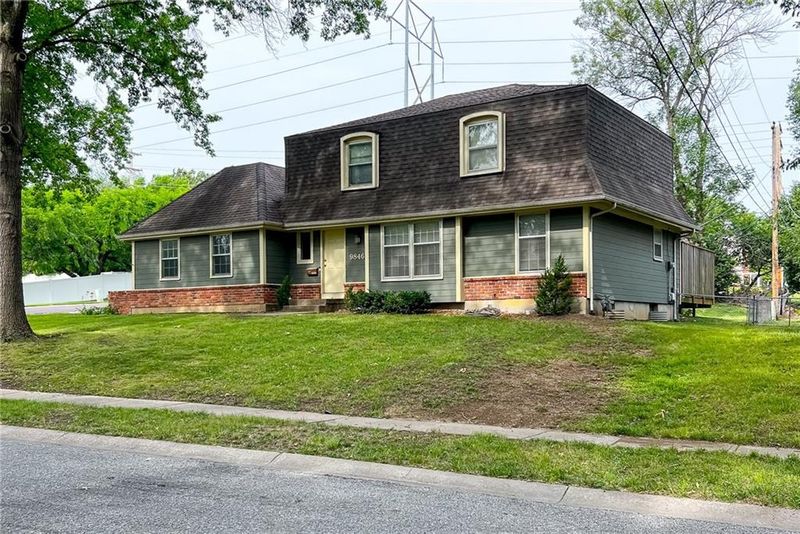 9846 Farley Ln, Overland Park, KS 66212