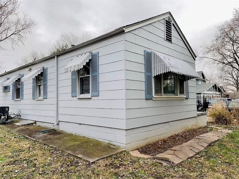 117 N Crescent Ave, Independence, MO 64053