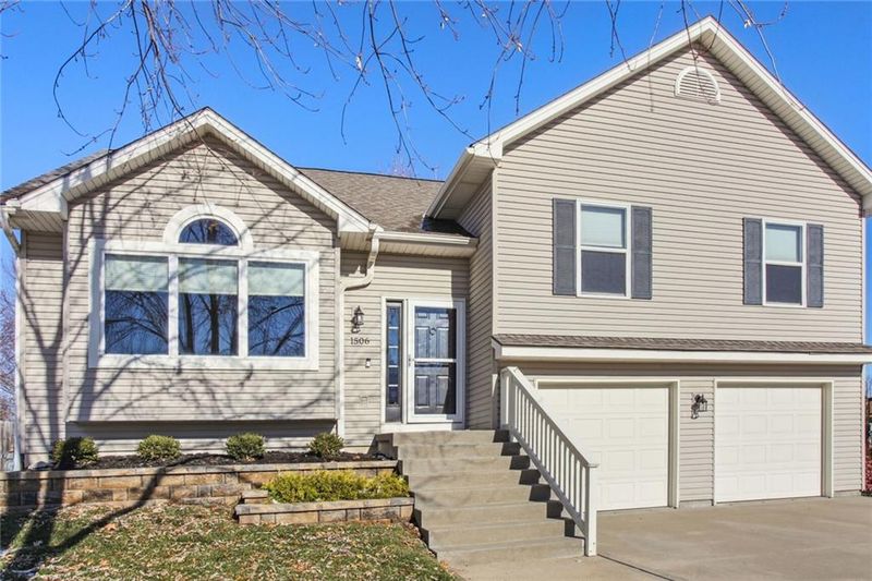 1506 NW 78th St, Kansas City, MO 64118