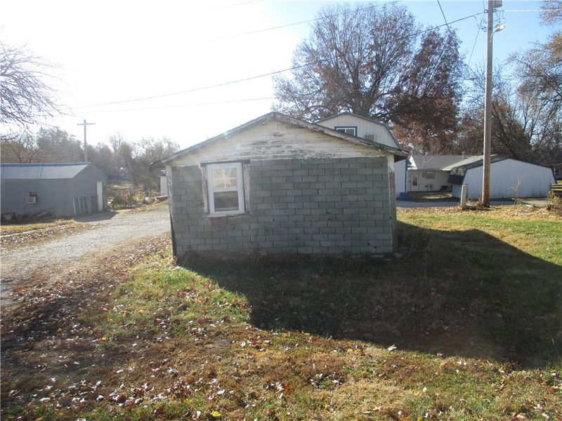 211 W 13th St, Horton, KS 66439