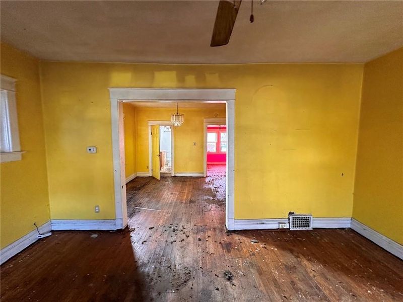 2936 Wayne Ave, Kansas City, MO 64109