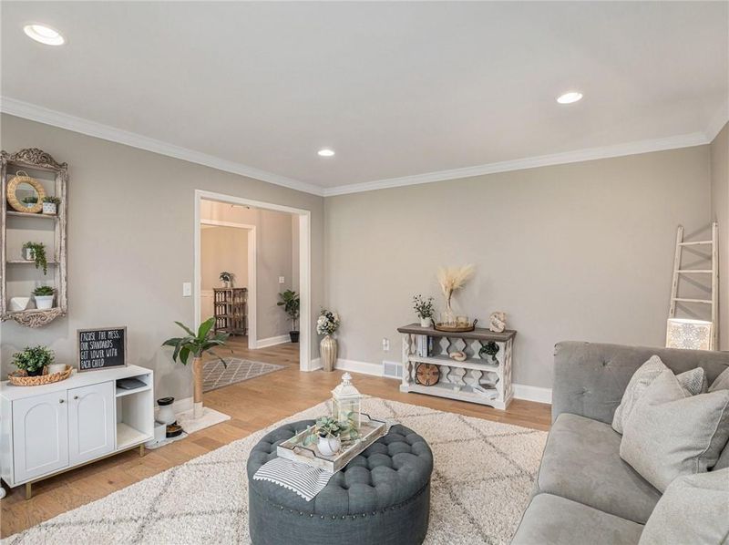 10122 Hemlock Dr, Overland Park, KS 66212