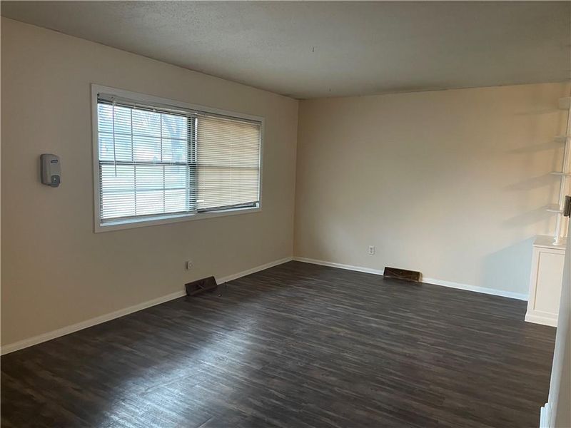11303 Spring Valley Rd, Kansas City, MO 64134