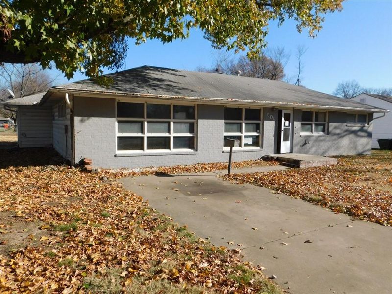 501 S Mount Carmel Rd, Frontenac, KS 66763