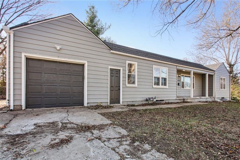 8707 E 77th Ter, Kansas City, MO 64138