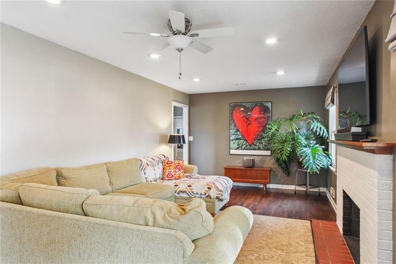 5842 N Ava Ave, Kansas City, MO 64151