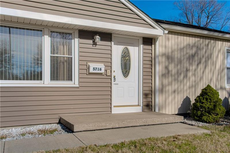 5716 W 71st St, Overland Park, KS 66204
