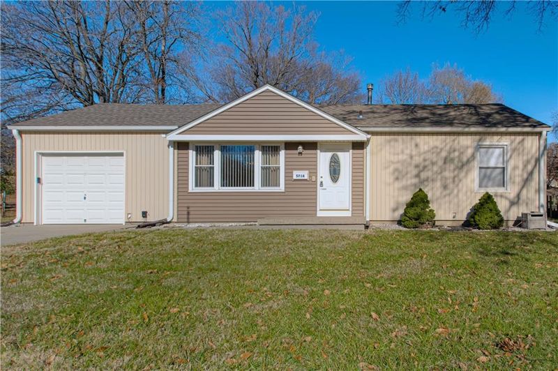5716 W 71st St, Overland Park, KS 66204