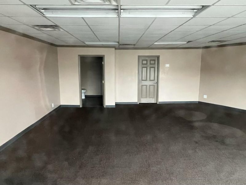 12009 E 43rd St, Kansas City, MO 64133