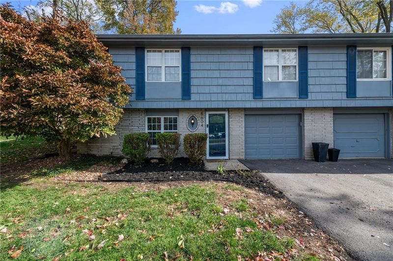 8604 Greenbrier Dr, Overland Park, KS 66212
