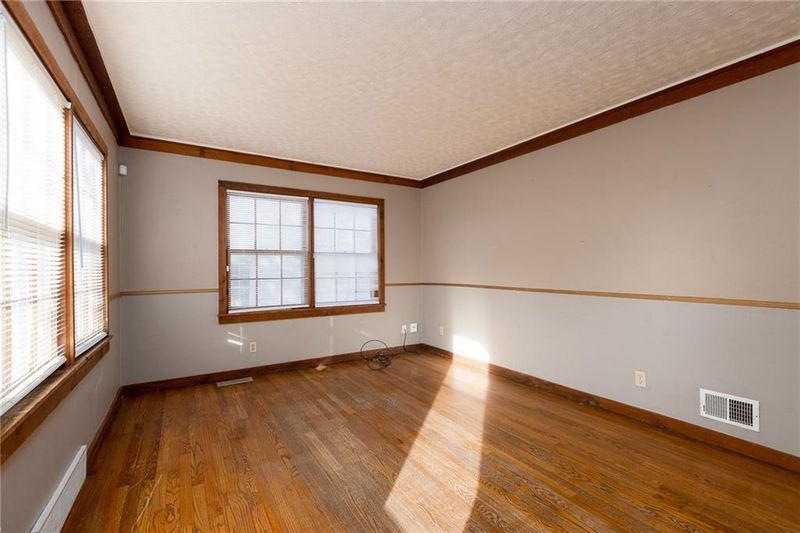 11204 E 40th St, Independence, MO 64052