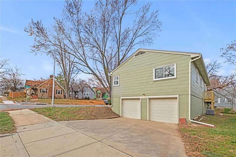 740 E 63rd Ter, Kansas City, MO 64110