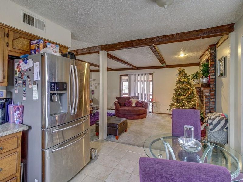9723 Hillcrest Rd, Kansas City, MO 64134