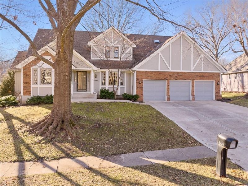 8222 W 100th Ter, Overland Park, KS 66212