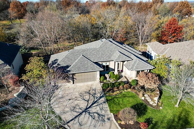 1536 SW Hedgewood Ln, Lee's Summit, MO 64081