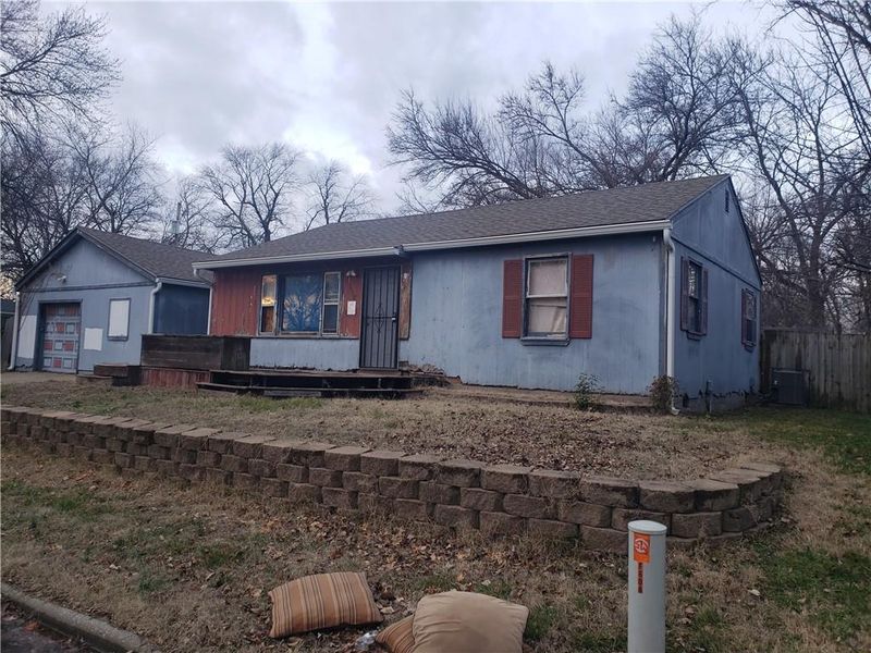 602 Deweese Ave, Grandview, MO 64030