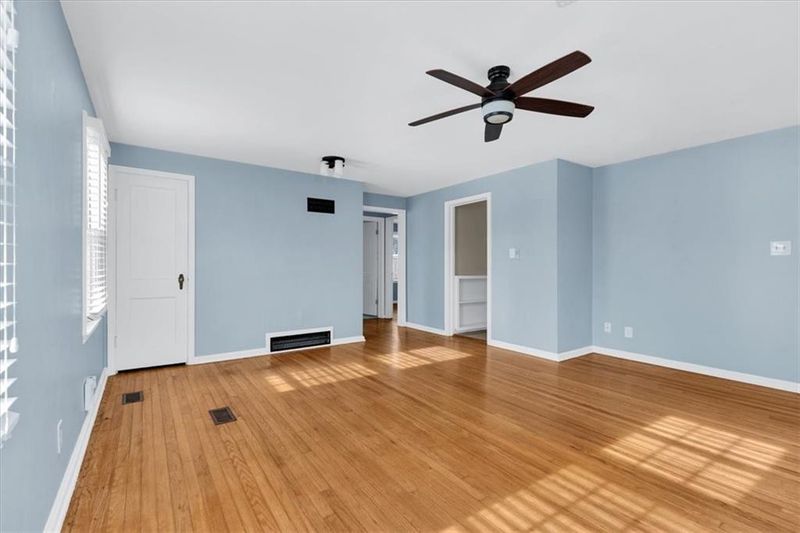 7902 Madison Ave, Kansas City, MO 64114