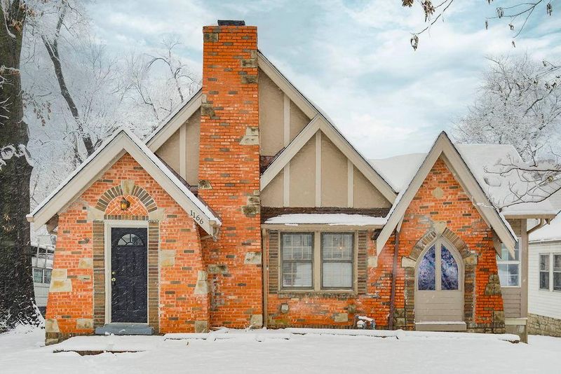 1166 E 76th Ter, Kansas City, MO 64131