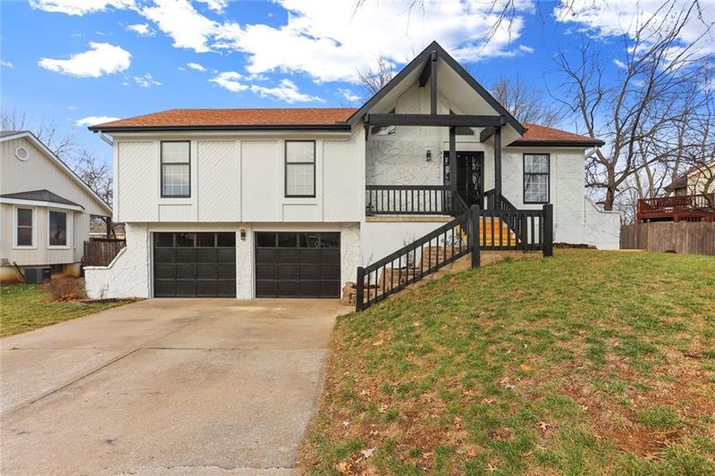 311 SE Winburn Trl, Lee's Summit, MO 64063