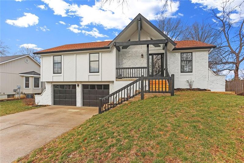 311 SE Winburn Trl, Lee's Summit, MO 64063