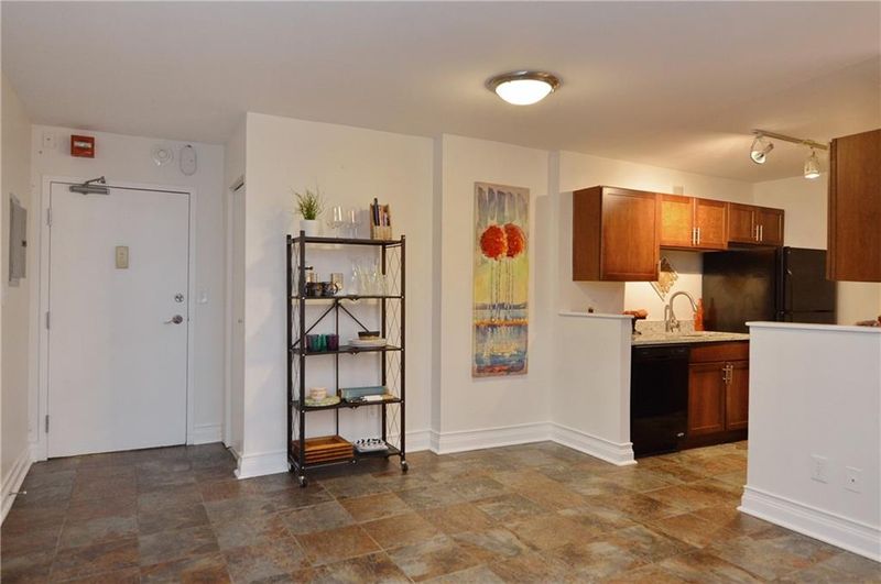 600 E 8th St #5T, Kansas City, MO 64106